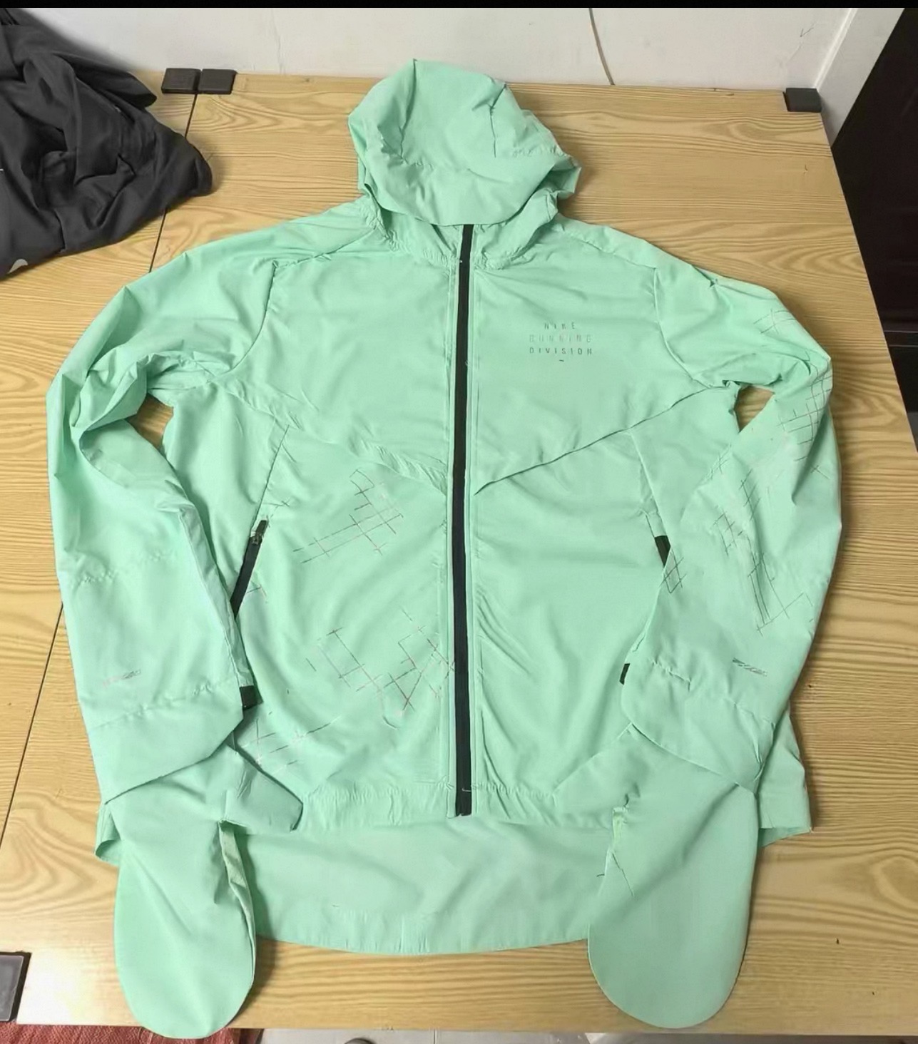 Nike Mint Green Hooded Lightweight Jacket - Geometric Line Decor Windproof Sports Coat