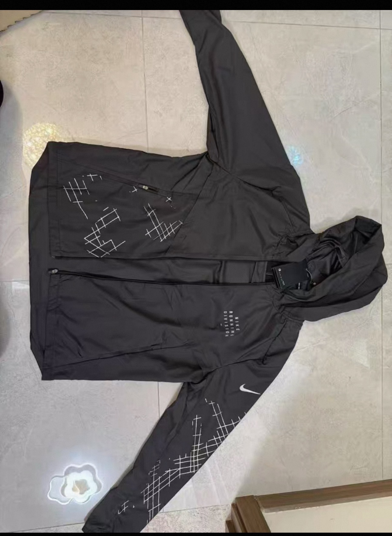 Nike Mint Green Hooded Lightweight Jacket - Geometric Line Decor Windproof Sports Coat - Image 4