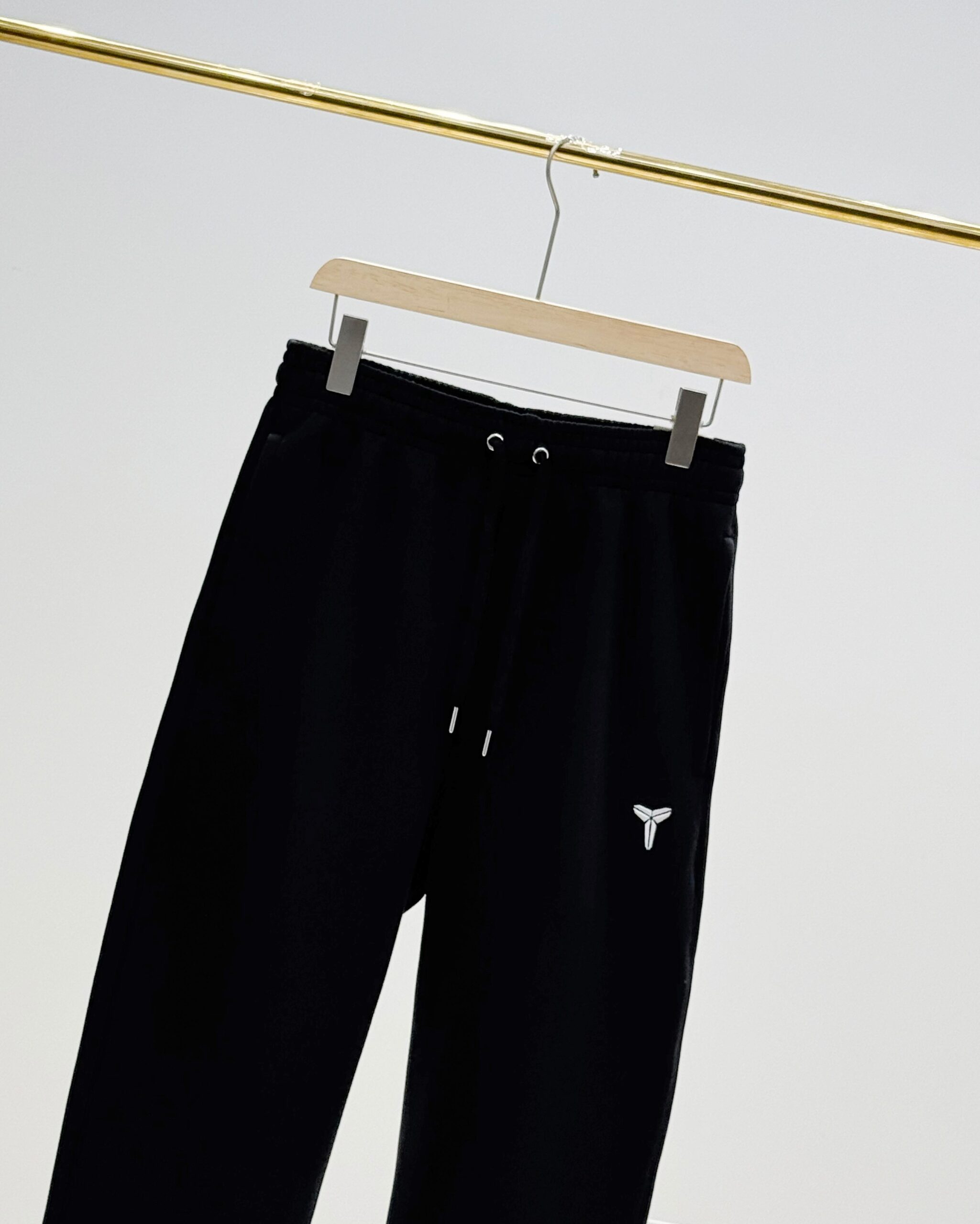 Nike Kobe Collection Gray/Black Two-Tone Embroidered Logo Wide-Leg Jogger Pants - Image 2