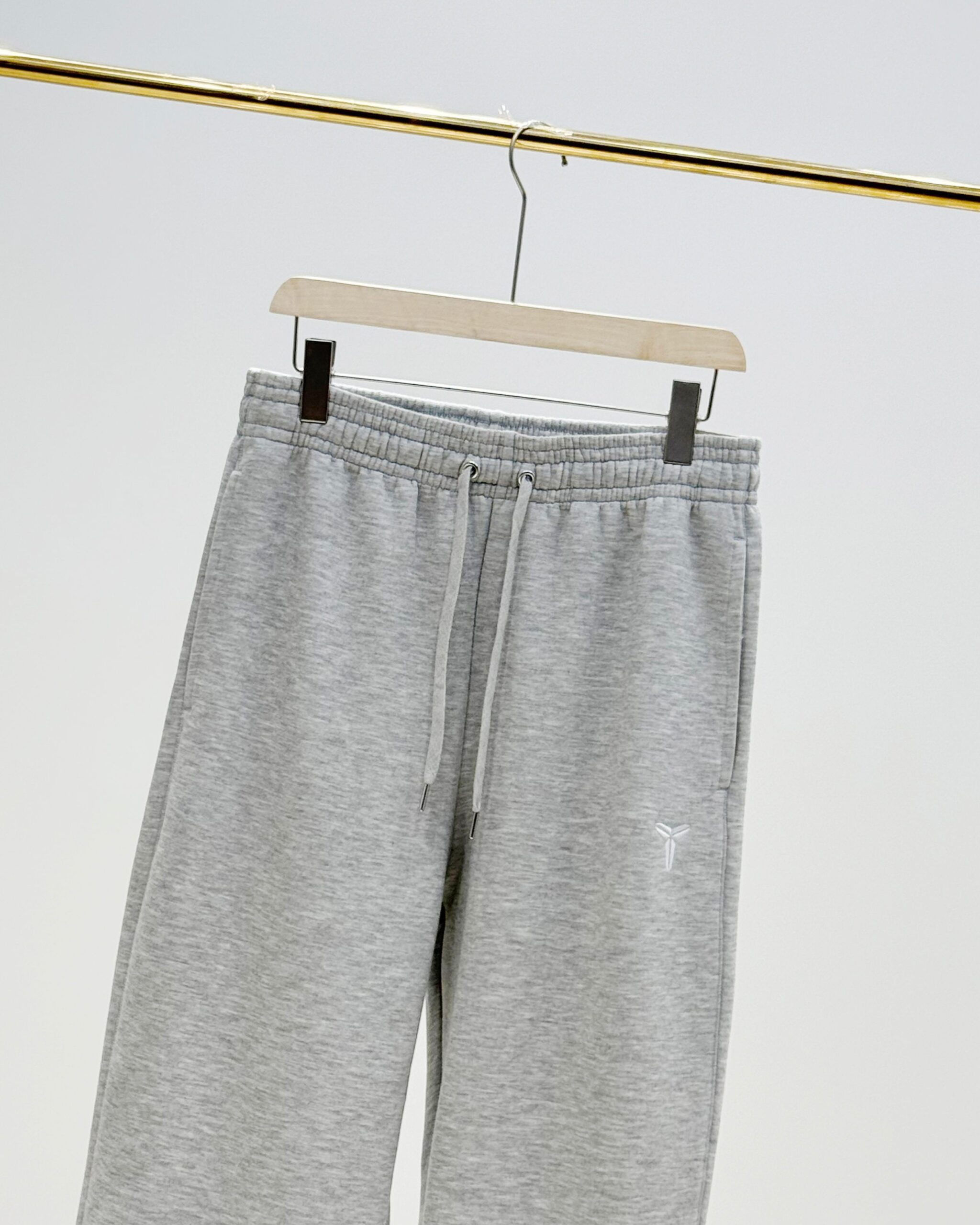 Nike Kobe Collection Gray/Black Two-Tone Embroidered Logo Wide-Leg Jogger Pants - Image 3
