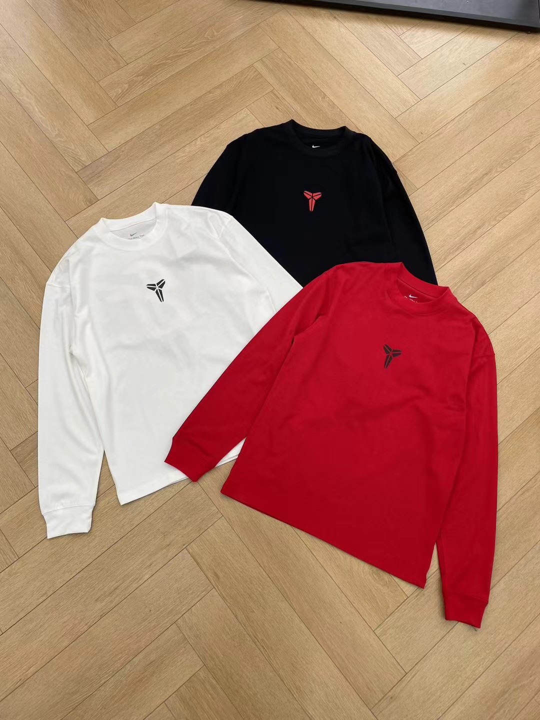 Nike Kobe Collection Mamba Logo Three-Color Crewneck Long-Sleeve T-Shirt