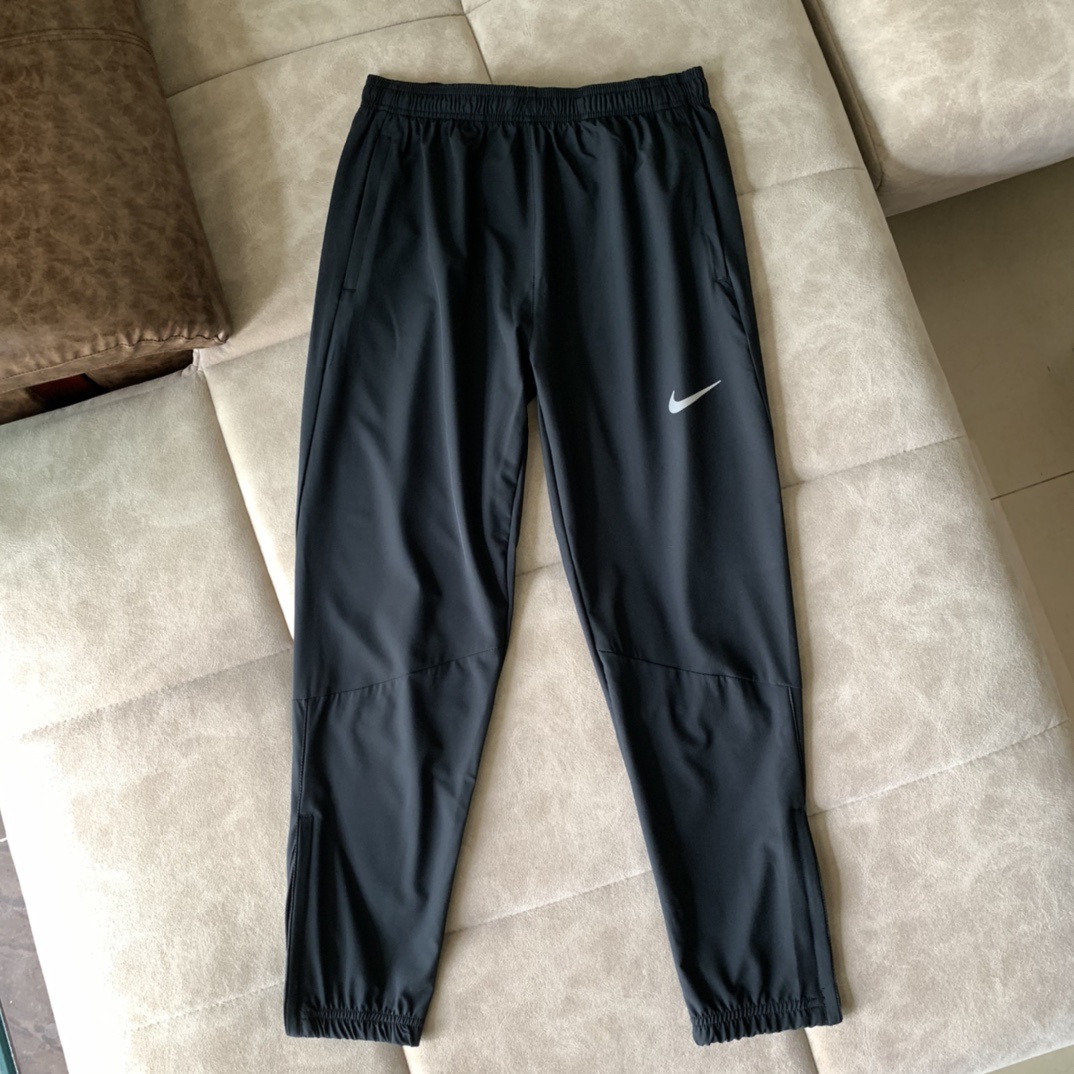 Nike Swoosh Quick-Dry Cuffed Sports Pants