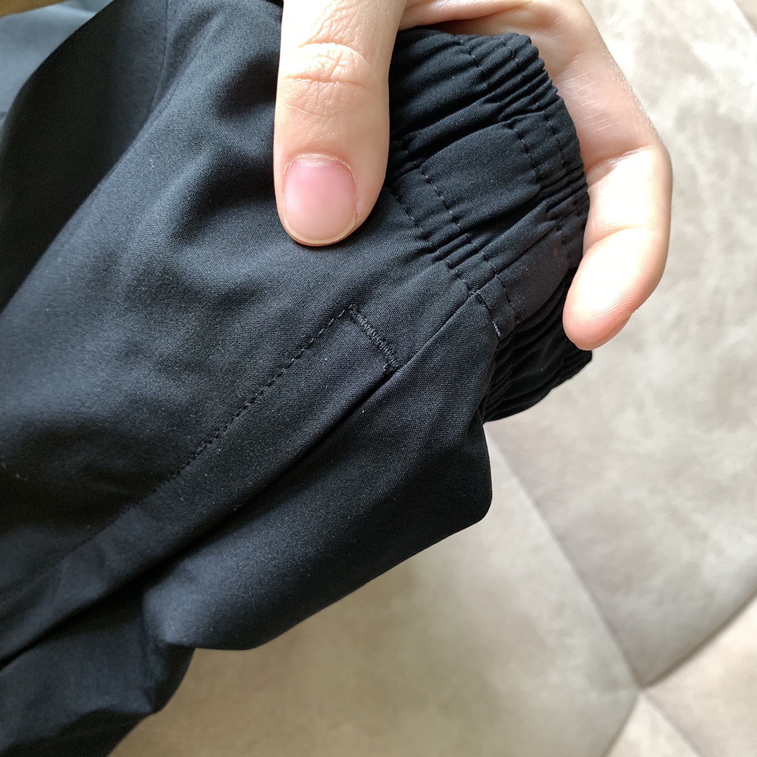 Nike Swoosh Quick-Dry Cuffed Sports Pants - Image 4